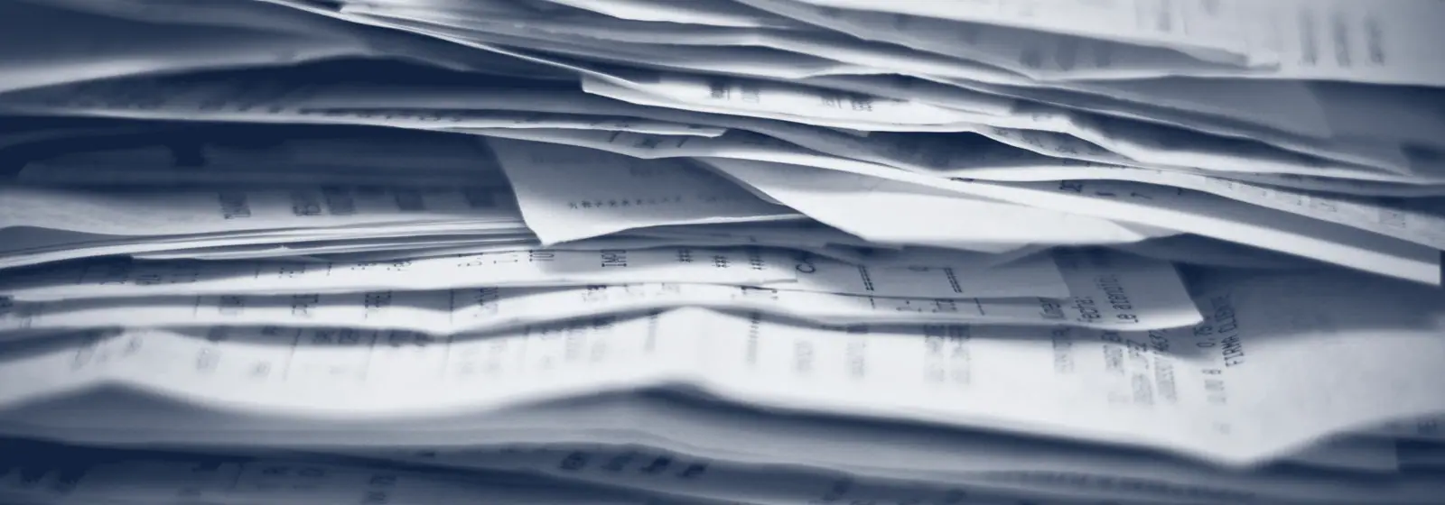 Pile de factures et de reçus